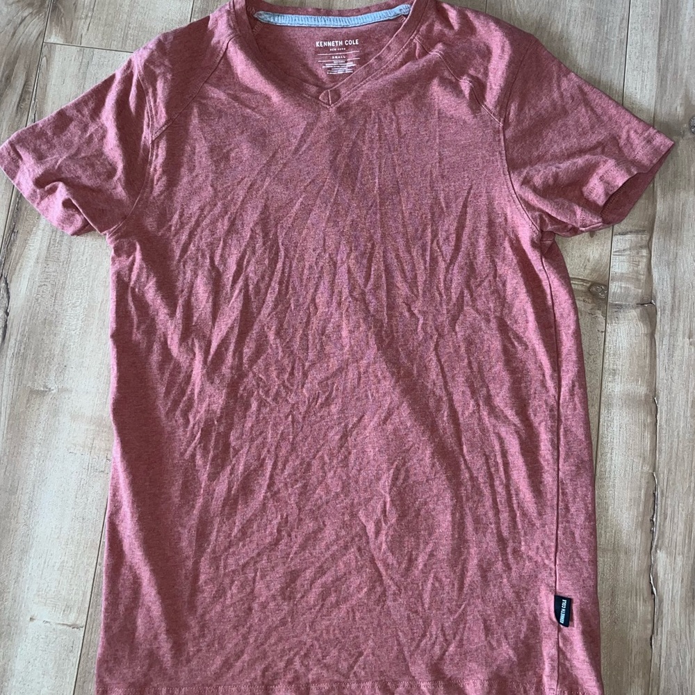 Kenneth Cole Short Sleeve V-Neck Light Red. Never Worn